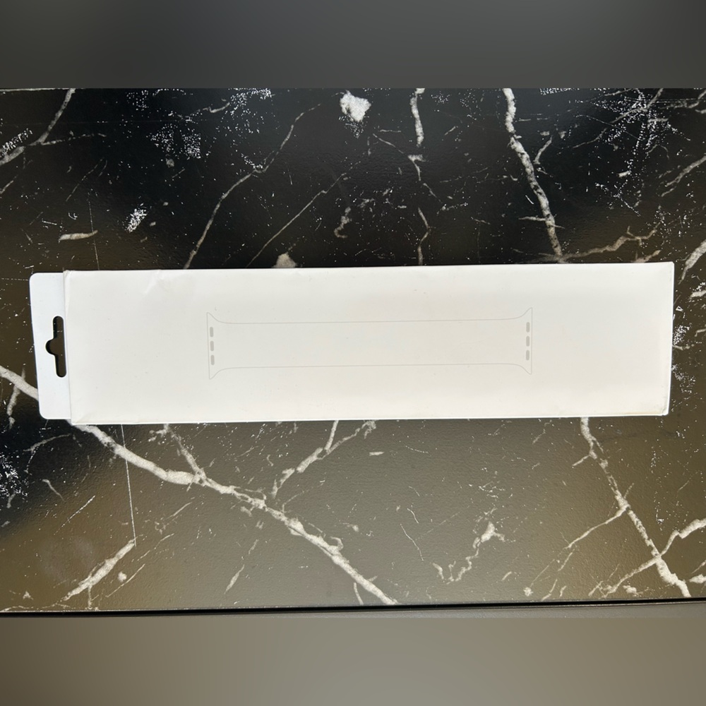 Apple Watch Solo Loop Band in White Size 9 NIB